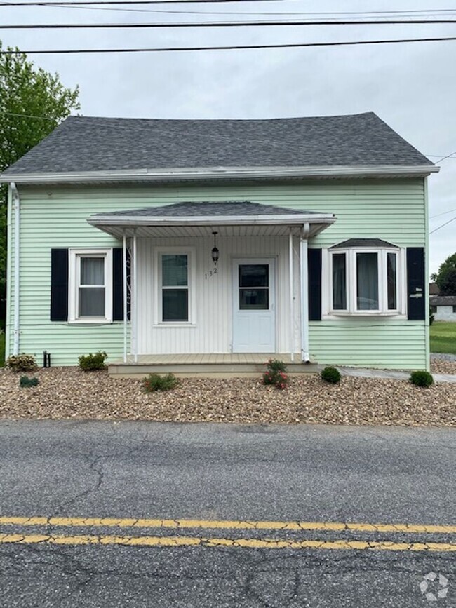 Building Photo - 4 BEDROOM HOUSE IN FREDRICKSBURG PA