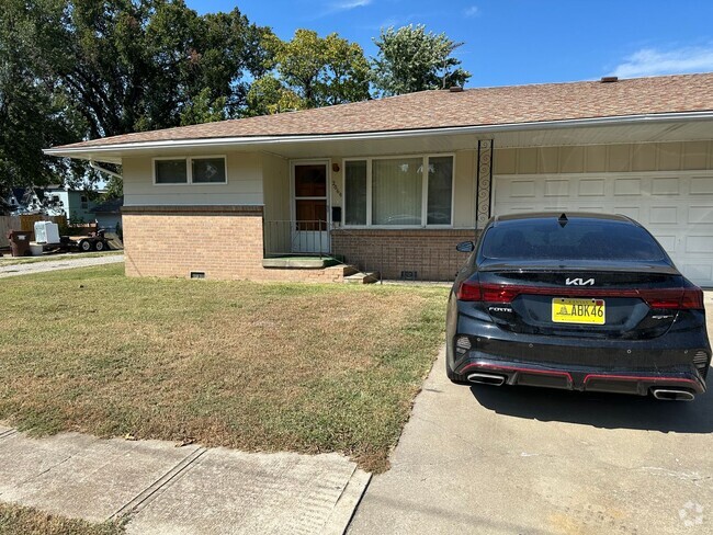 Building Photo - 206 W. Buffalo Duplex Unit 206 1/2  W Buffalo Rental