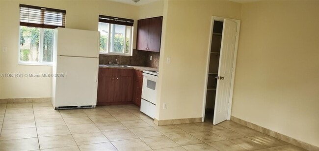 Building Photo - 1310 NE 127th St Unit 6 Rental