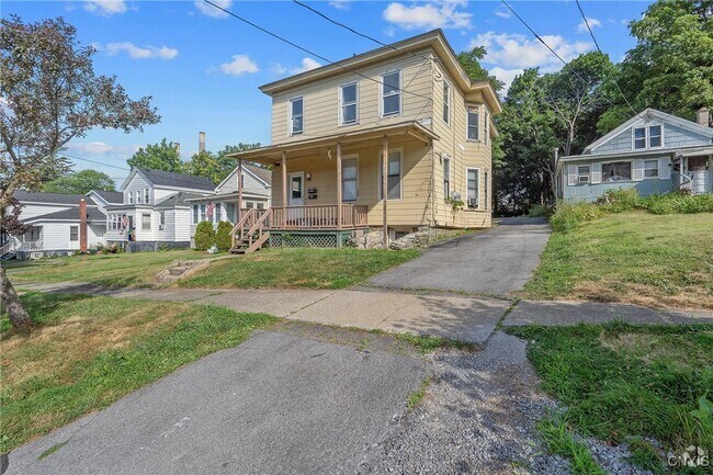 Building Photo - 117 W Schuyler St Rental
