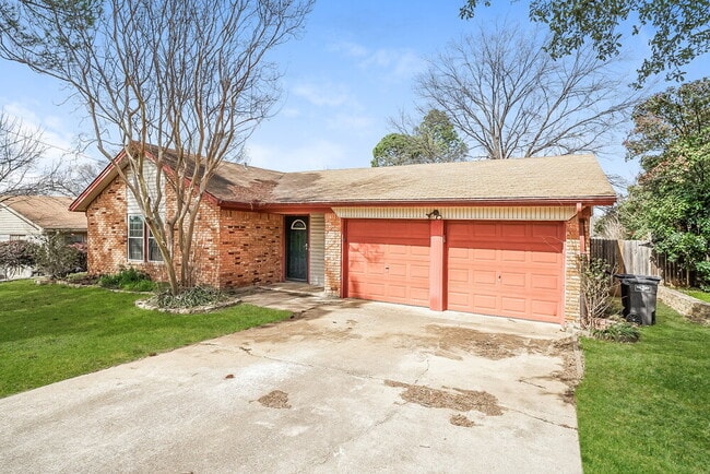 Photo - 1020 Fox River Ln