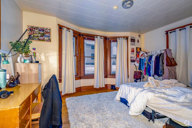 4BR, 1BA - 1,225SF - Bedroom