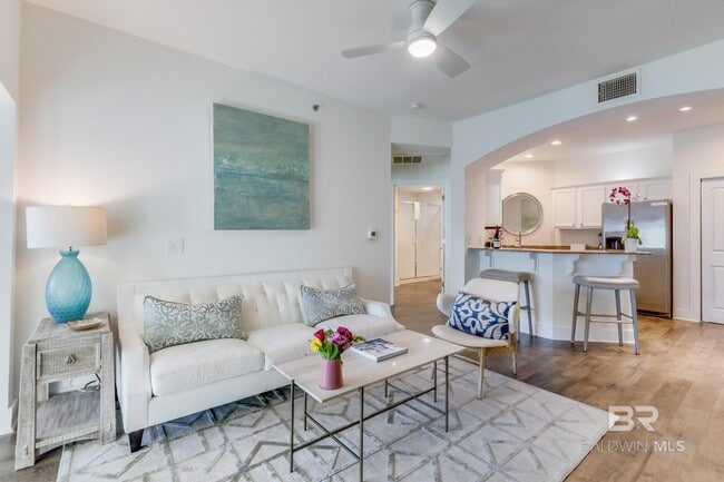 Photo - 20050 Oak Rd E