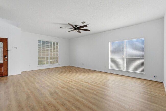 Building Photo - 2910 Cocona Ln