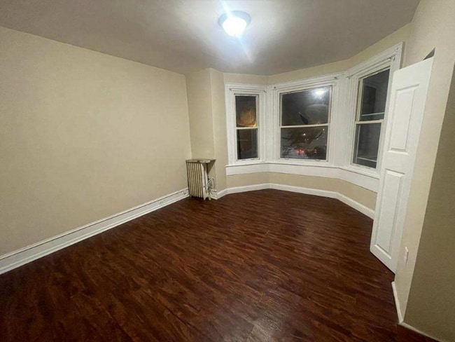 Photo - 5354 Webster St
