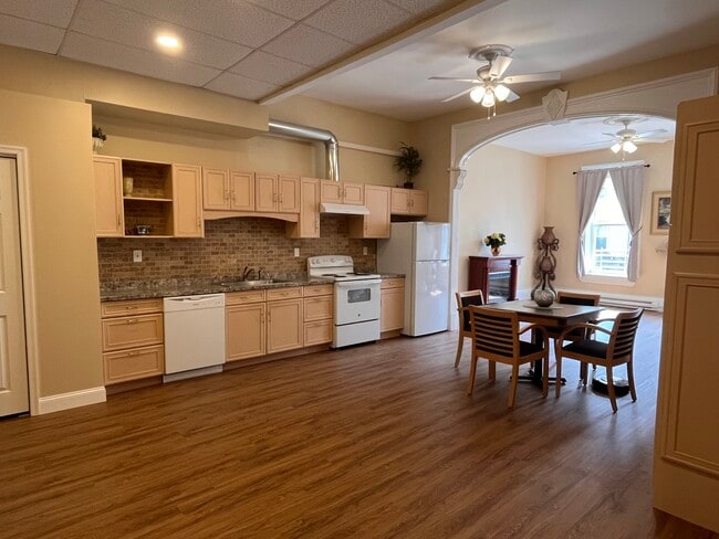 Photo - 623 Main St Unit #2