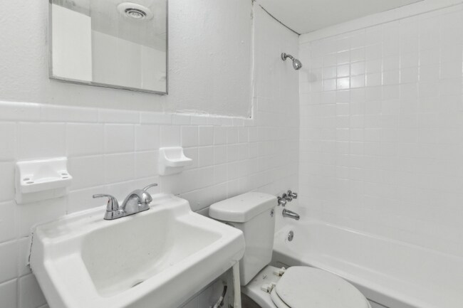Photo - 308 E 8th St Unidad 104