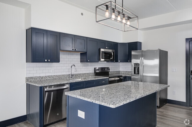 1BR, 1BA - 600SF