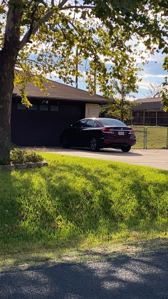 Photo - 2005 Magic Hill Dr