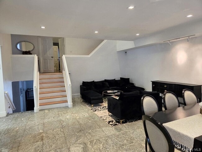 541 Cedarwood Dr