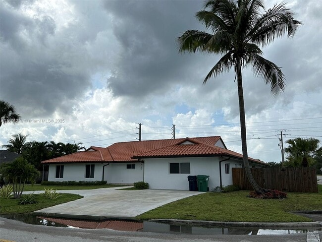 Building Photo - 9203 SW 136th Terrace Rental