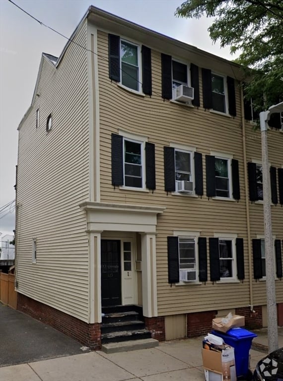 Building Photo - 125 Trenton St Unit #1 Rental