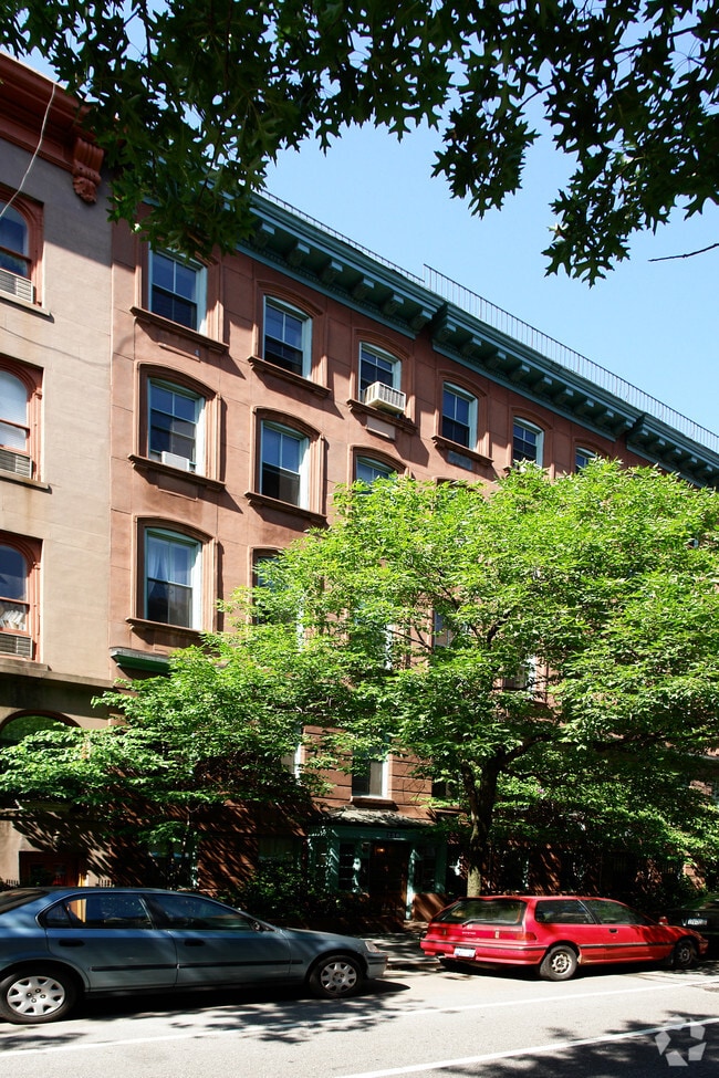 Photo - 256 W 21st St