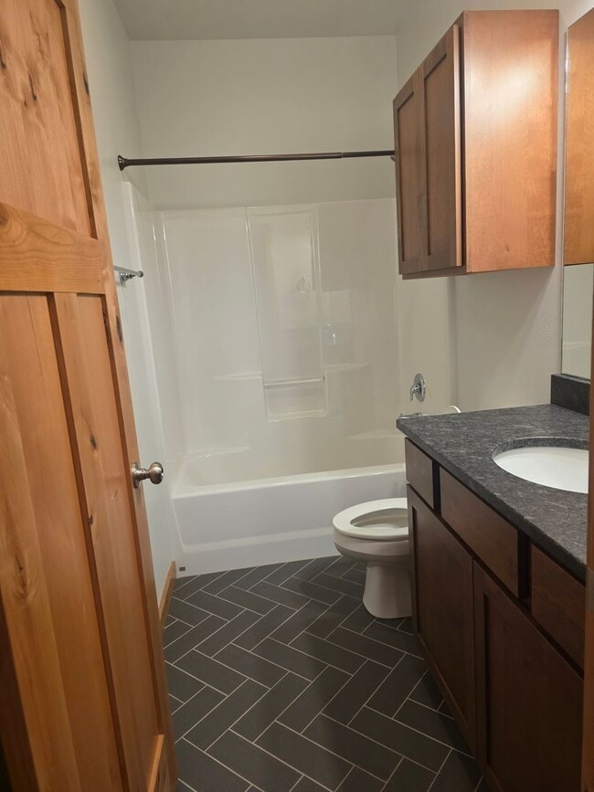 Photo - 16 Voyager Ln
