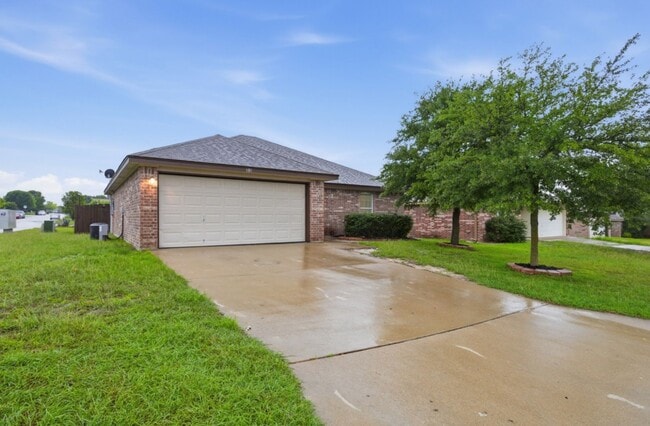 Building Photo - Beautiful 3BD Home on Corner Lot with Fenced Yard & 2-Car Garage in Sonterra