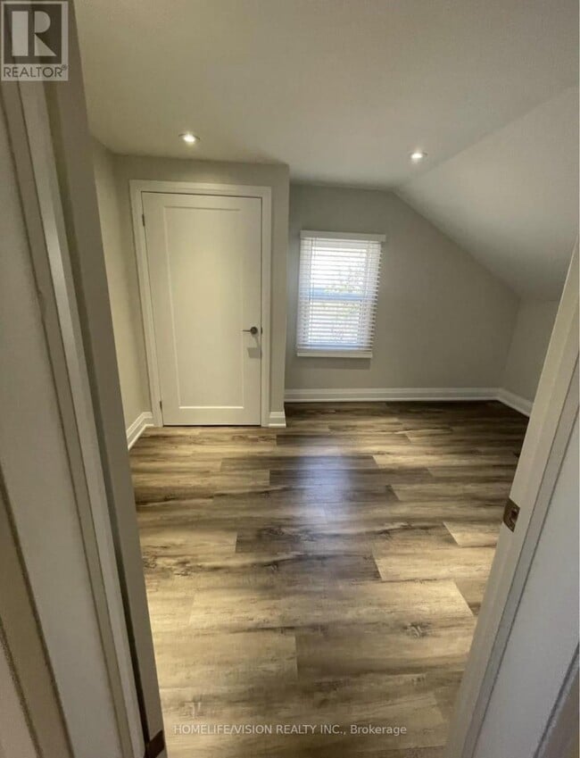 Photo - 6273 Yonge St