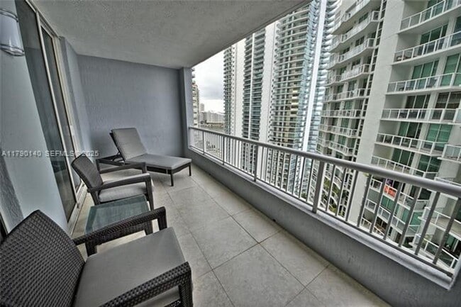 Photo - 170 SE 14th St Unidad 170 SE 14th St  2303