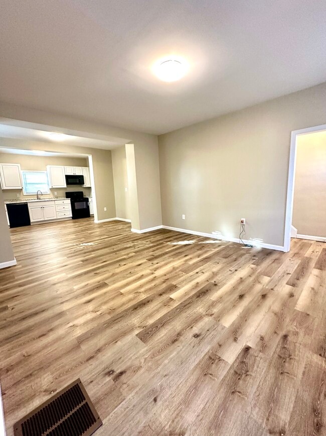 Photo - 381 Jefferson St