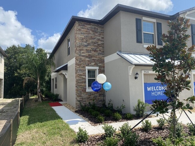 Building Photo - Coming Soon! End Unit 3/2.5 Townhome For R...