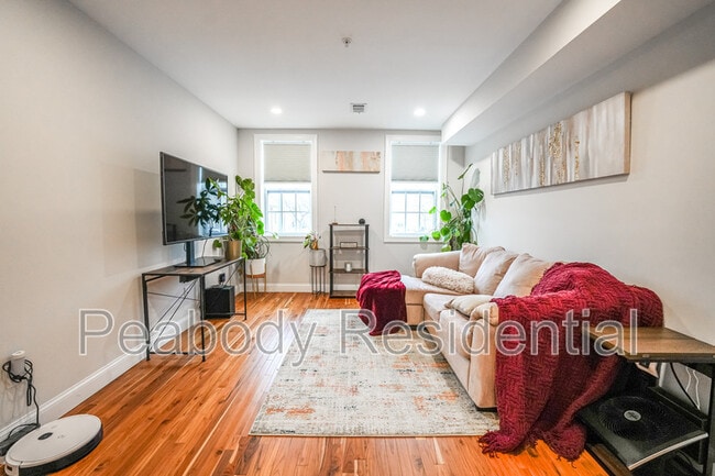 Photo - 731 18th St NE