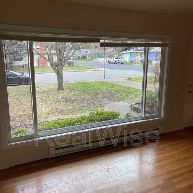 Photo - 443 NE Baker Dr