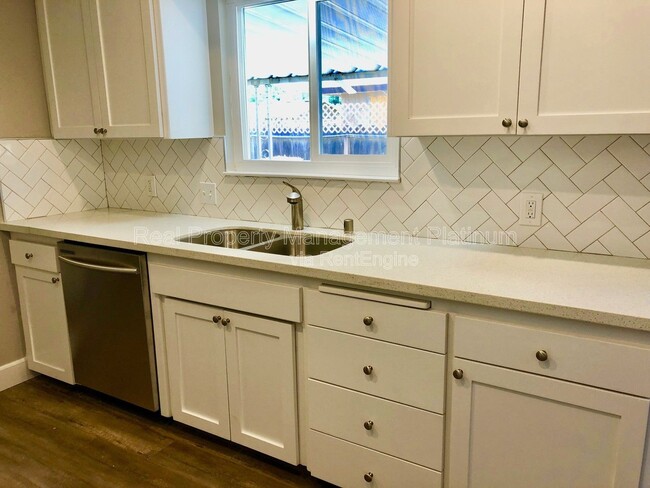 Photo - 3653 N Shirley Ave