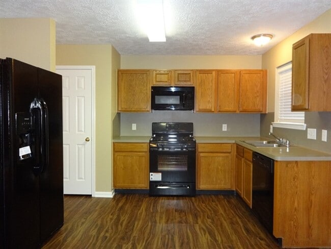 Photo - 32007 Annice Ln