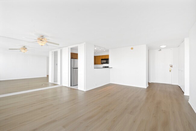 Photo - 655 W Irving Park Rd Unidad 1114