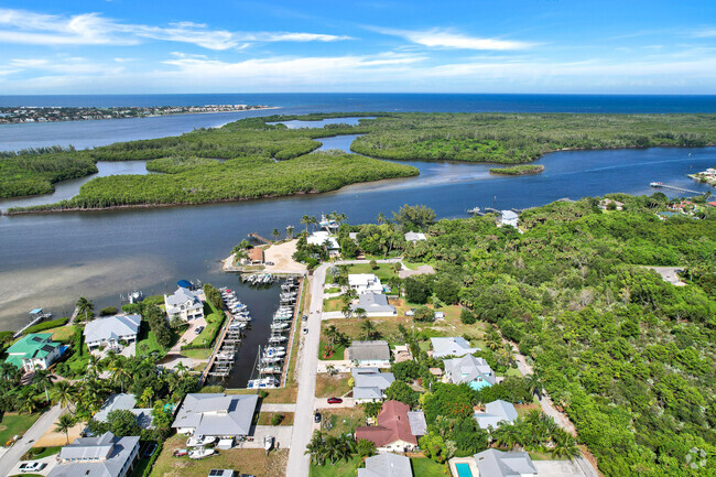 Building Photo - 5512 SE Nassau Terrace Rental