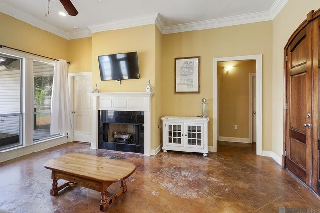 Photo - 10151 Hillmont Ave