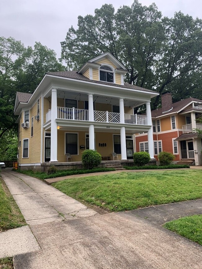 Building Photo - 250 N Willett St Unit 250-002