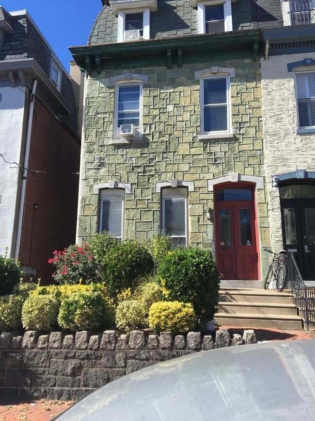 Building Photo - 208 S 41st St Unit 208 S. 41st St Rental