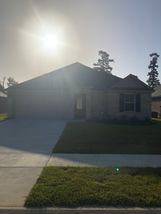 Building Photo - 13111 Fowler Dr