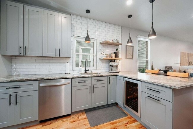 Photo - 1151 Summit St