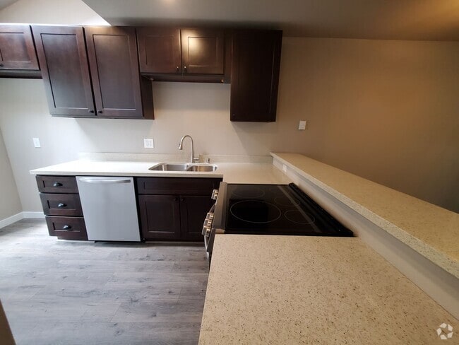 Building Photo - 2 Bed Room 2 Bath 2 Car Garage Rental