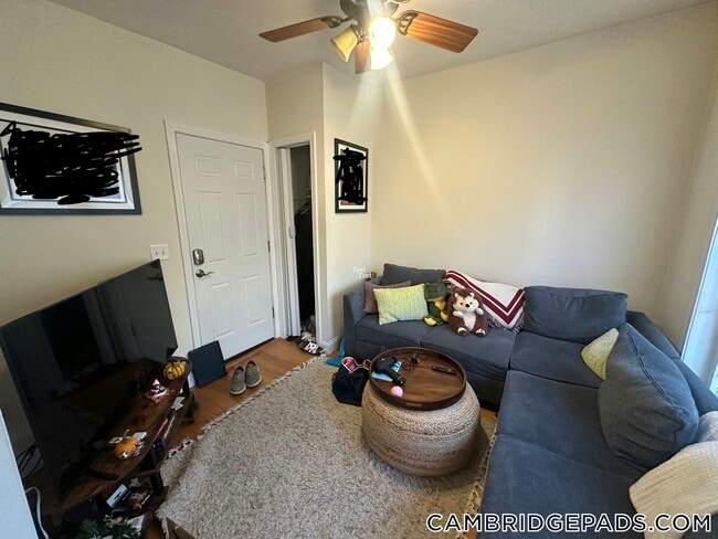 Photo - 1054 Cambridge St Unidad 2F