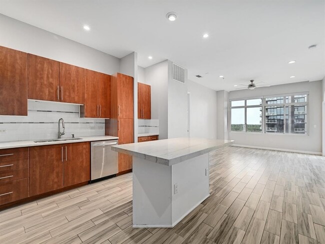 Photo - 54 Rainey St Unit PH09