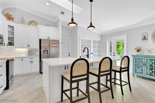 Building Photo - 1151 Jardin Dr