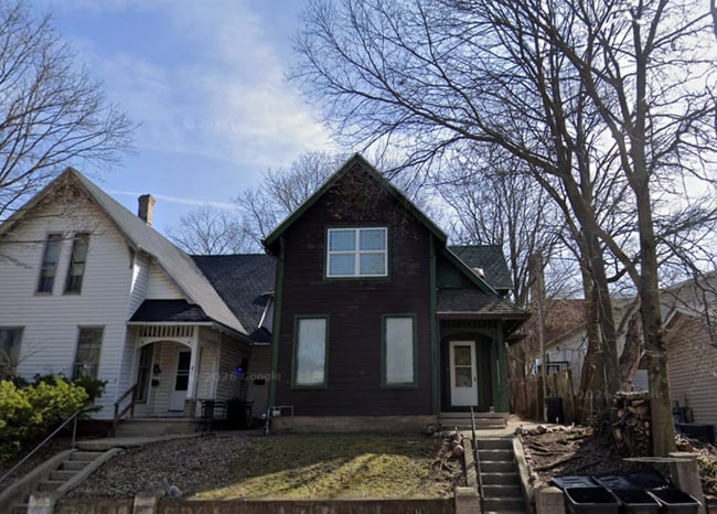 Building Photo - 1 Bed, 1 Bath Apartment, All Utilities Included - Short Term Lease Options Available! Unit Apt 2