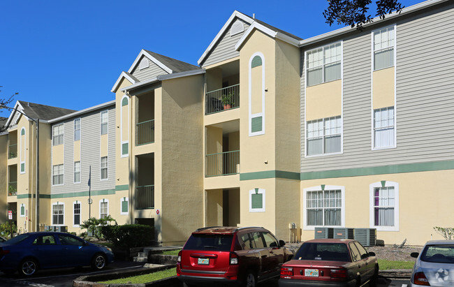 Building Photo - GOLDEN OAKS Rental