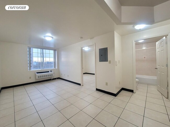 Photo - 443 Winthrop St