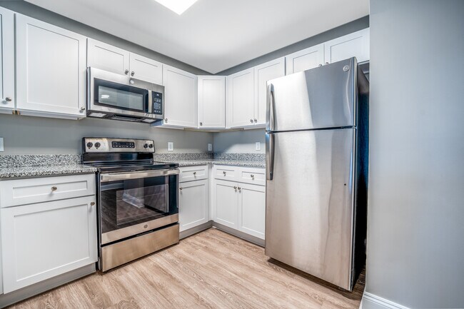 Kitchen - Stella's Place Apartments