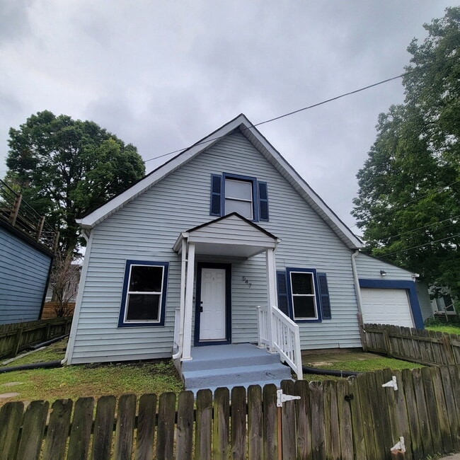 Building Photo - less than a block from both CFI School 27 & popular MLK City Park