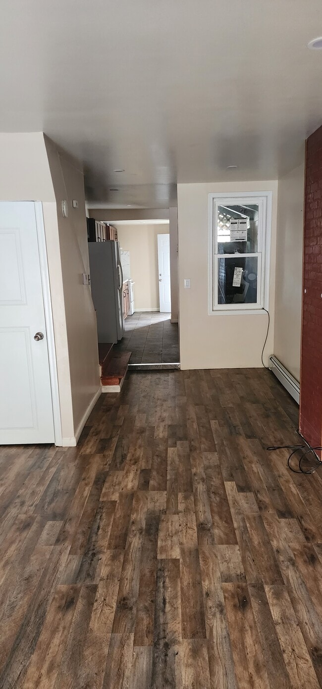 Photo - 639 Clinton St