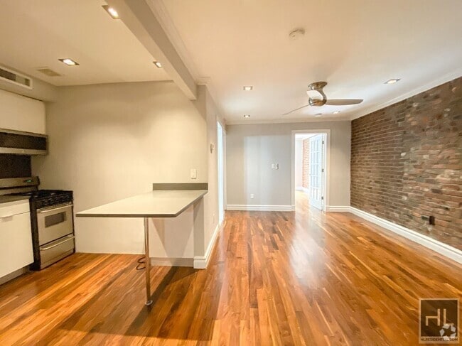 Building Photo - W 21ST ST. Rental