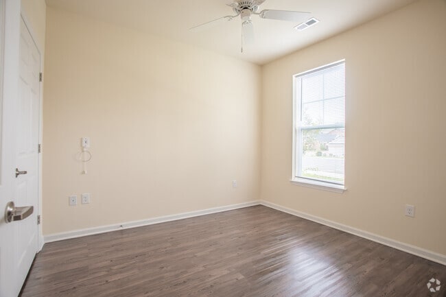 2BR,2BA,-858SF