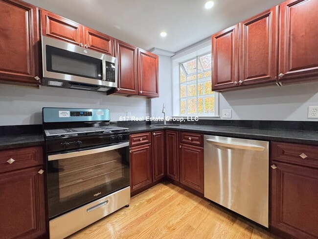 Photo - 4 Everett Square