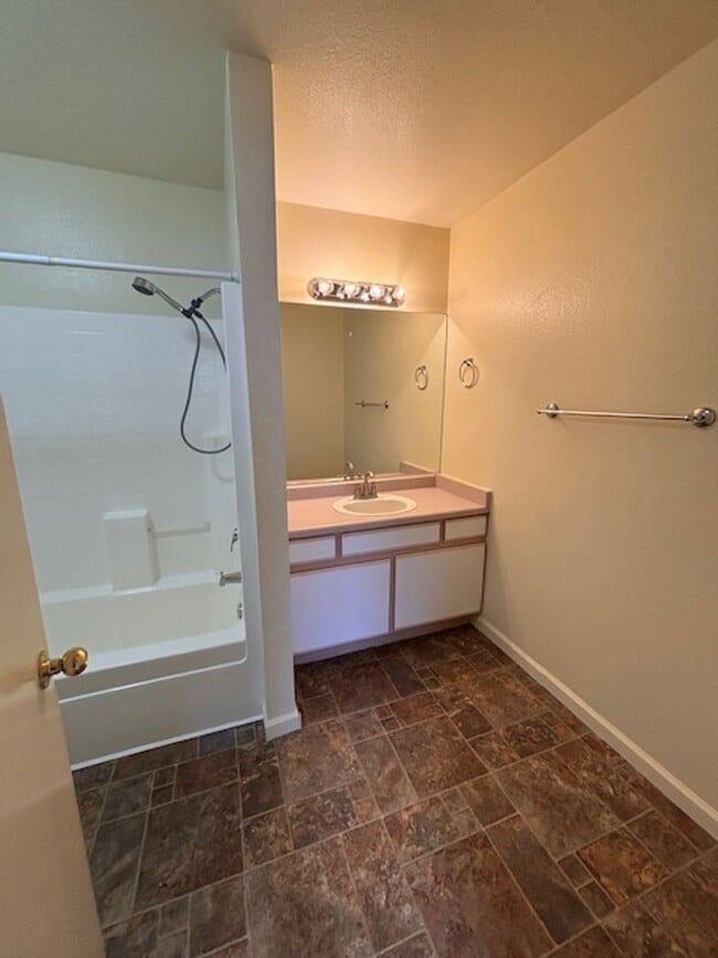 Photo - SWE0296> Unit SWE0296-B