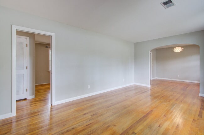 Photo - 1502 Woodcrest Ave