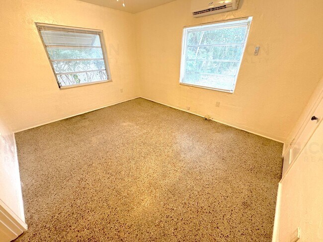 Photo - 501 SE 12th Ct